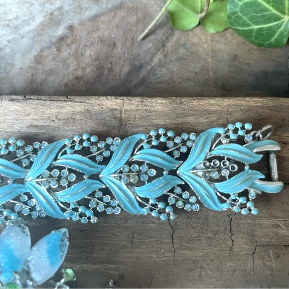 Coro Enamel & Rhinestone Brooch & Bracelet Set Pastel Blue - Picture 14 of 15